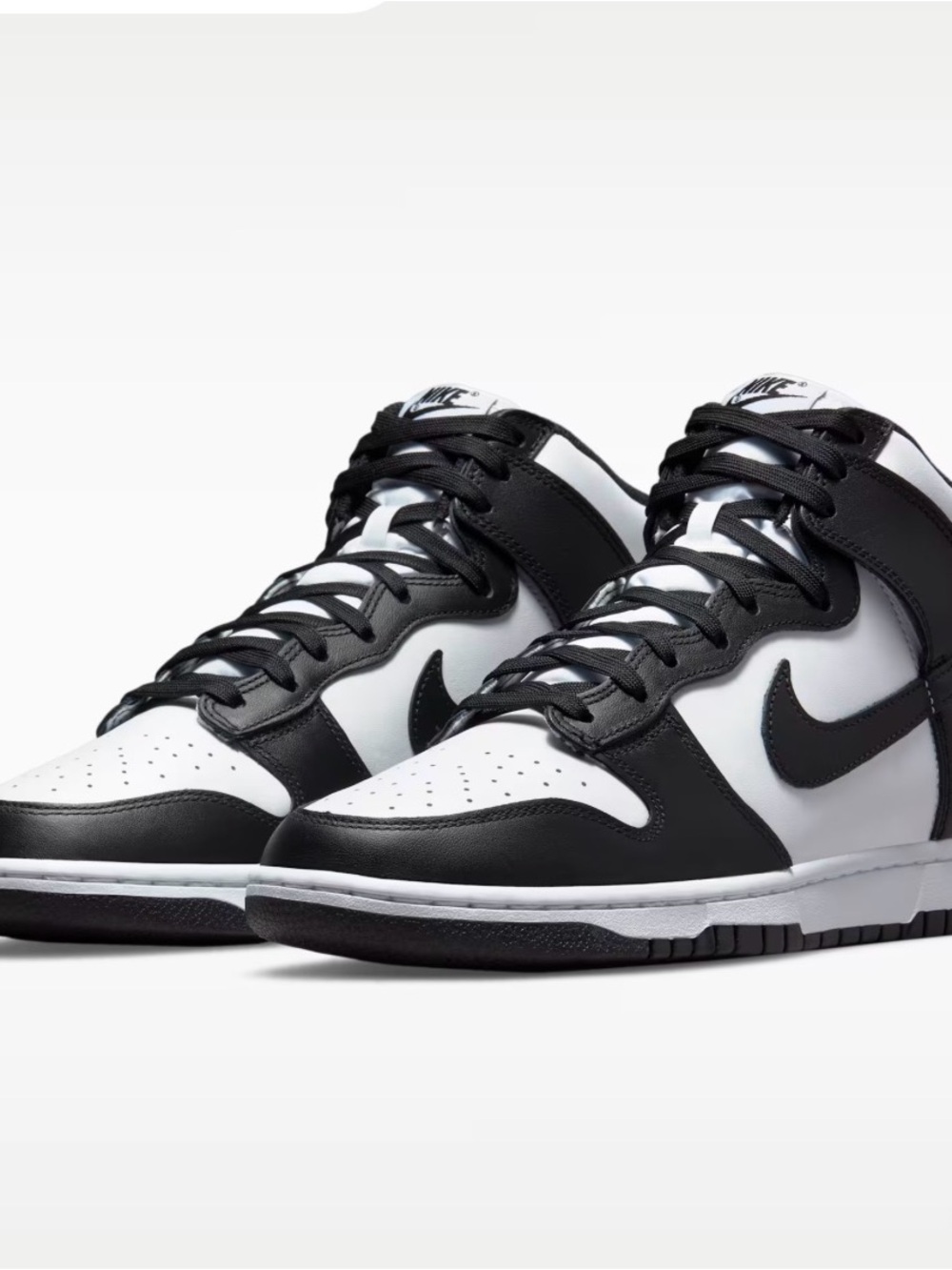 Nike Dunk High Retro 
Nike  unisex High-Top Sneakers in Black and White